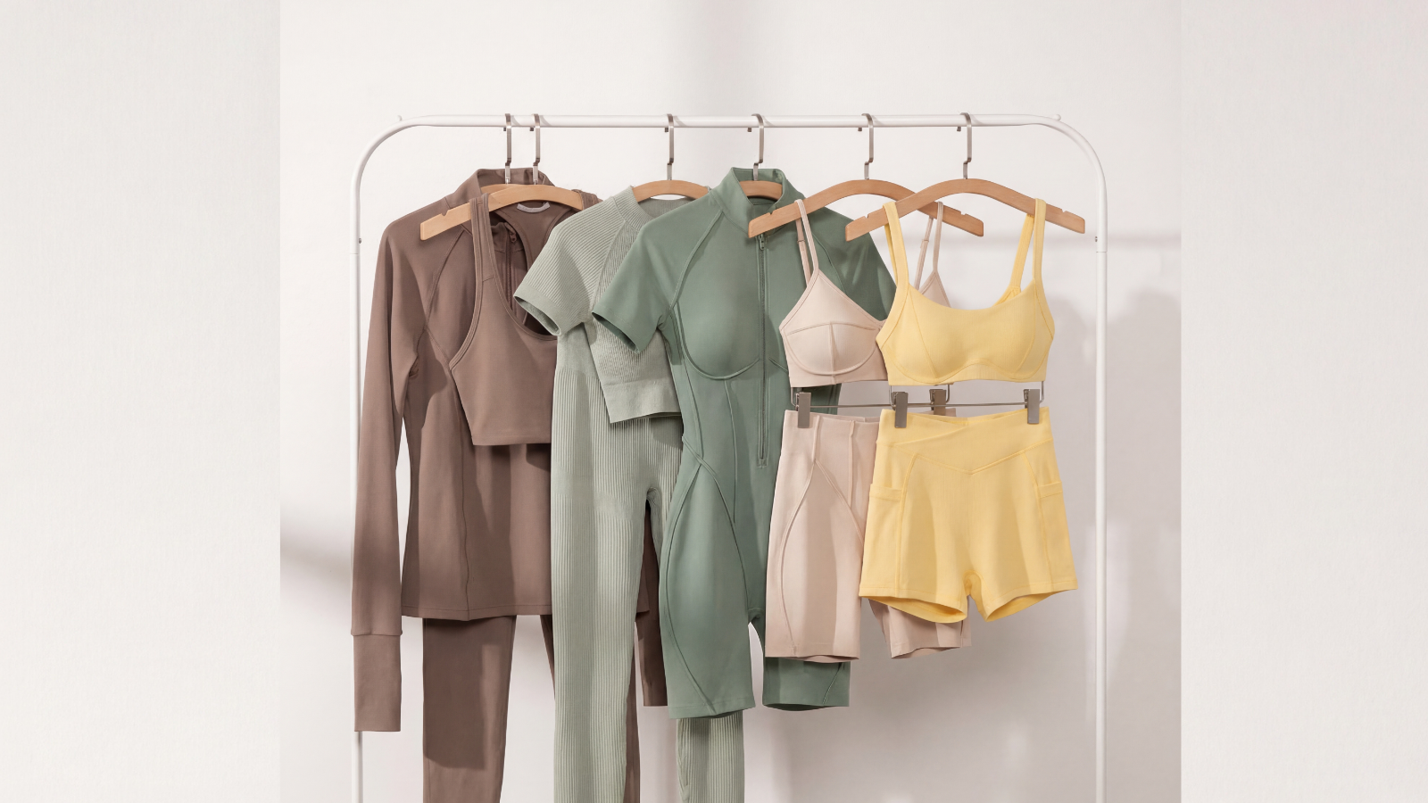 Best Neutral Tone Yoga Outfits for Women in 2026 | YOHA
