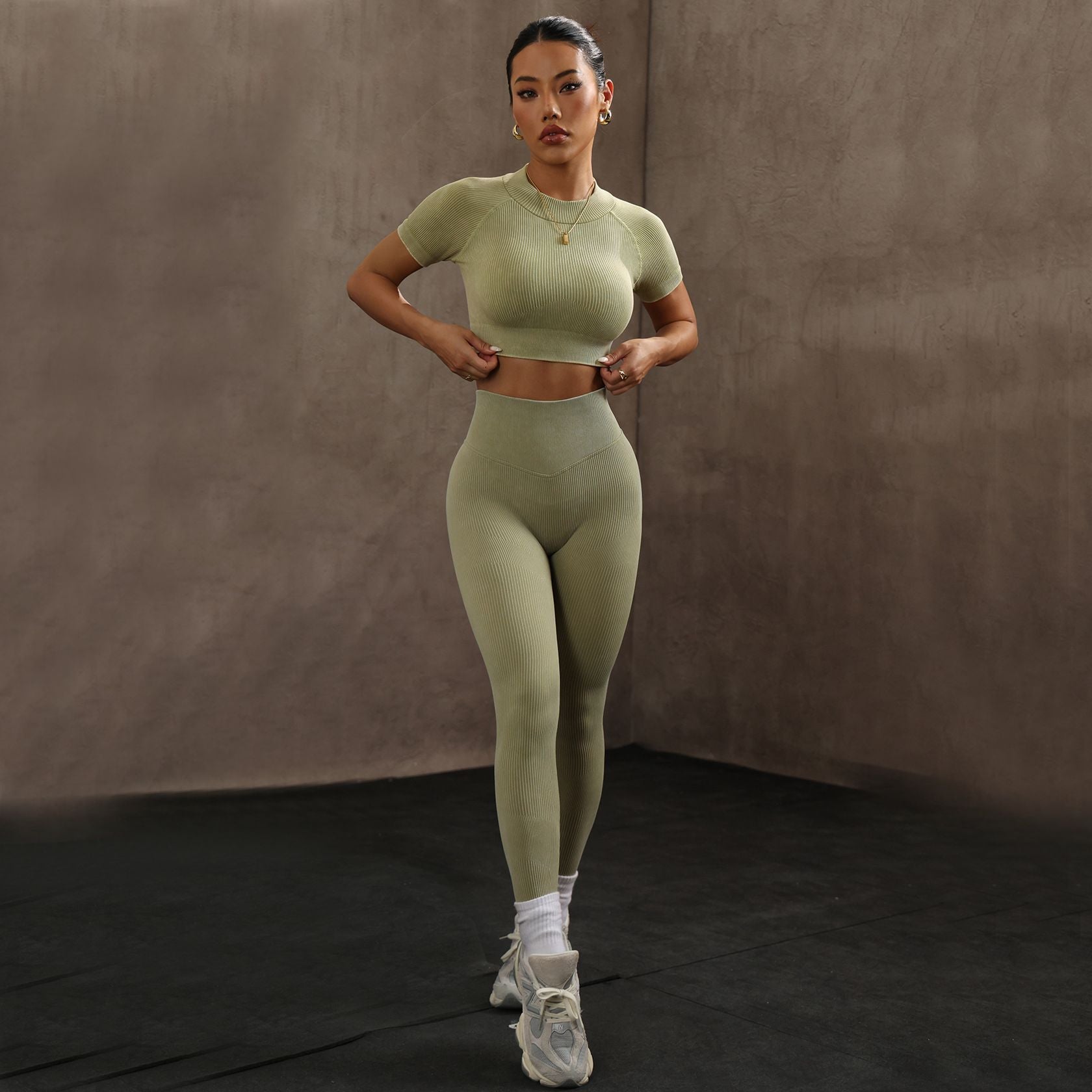 Short Sleeve Crop Top & High-Waist Hip-Lift Leggings