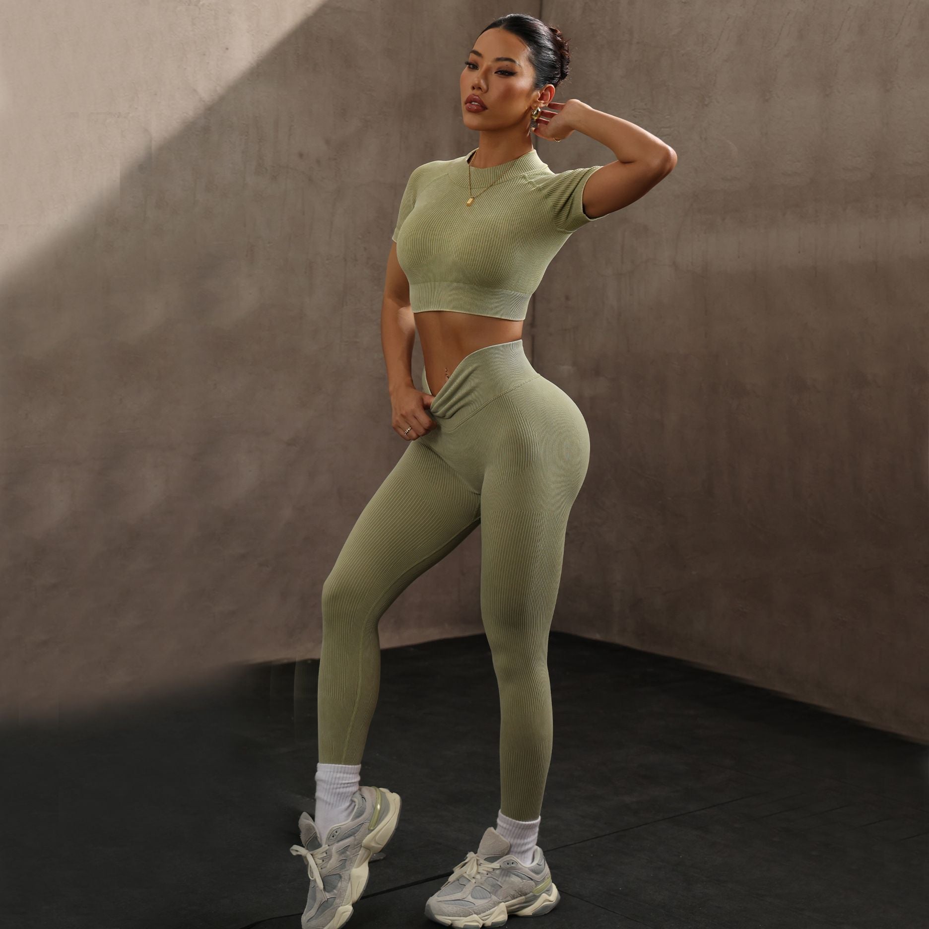 Short Sleeve Crop Top & High-Waist Hip-Lift Leggings