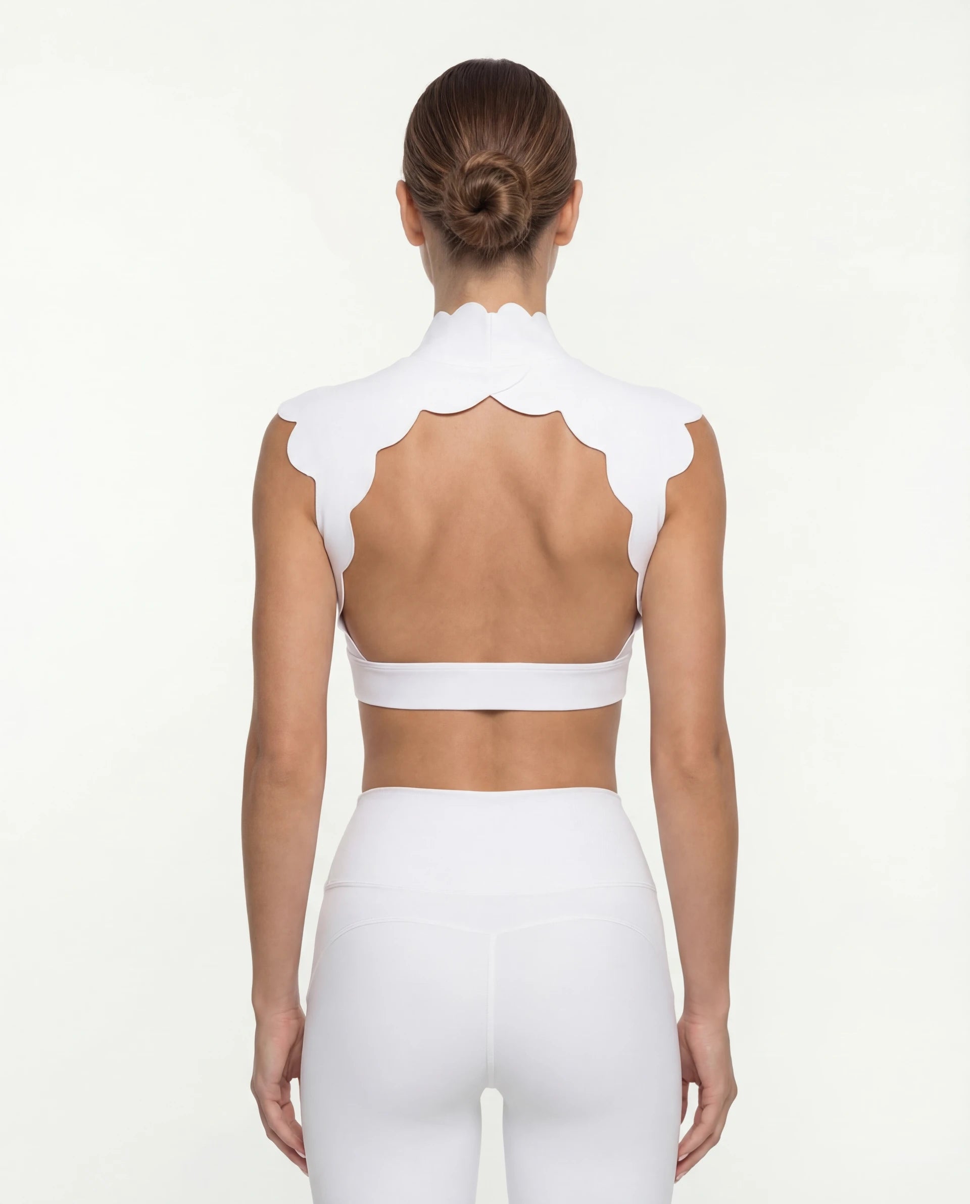 Top de yoga con espalda descubierta y hombros descubiertos
